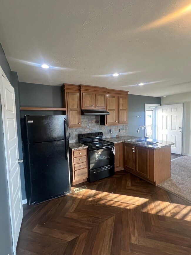 Building Photo - 934 9th St