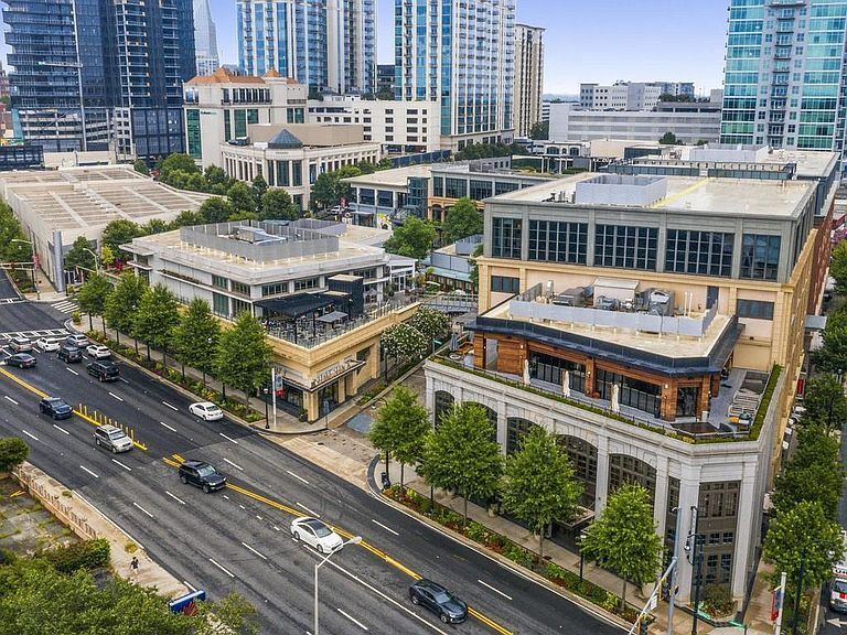 Shopping and restuarants in walking distance - 3060 Pharr Court North NW