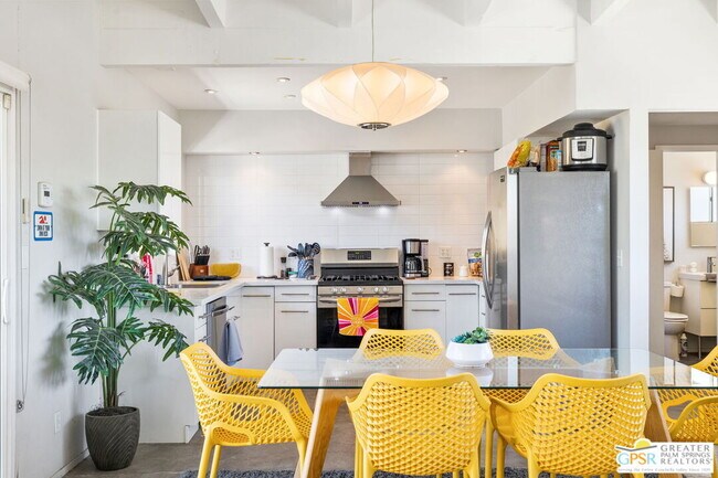 Building Photo - 2267 N San Antonio Rd