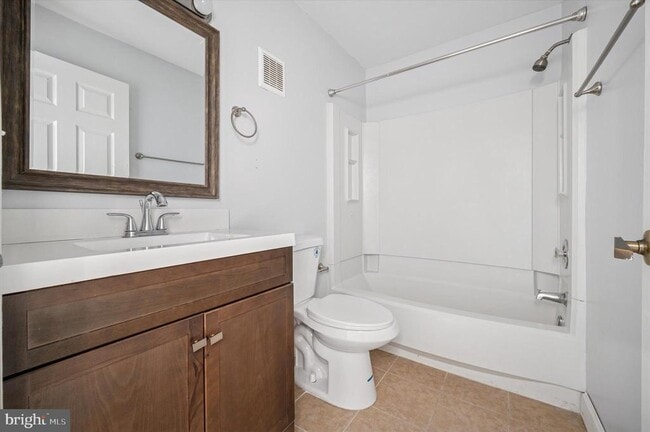 Building Photo - 206 Hickory Ct