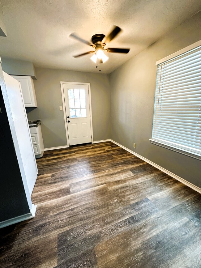 Building Photo - 103 Redbud Ct