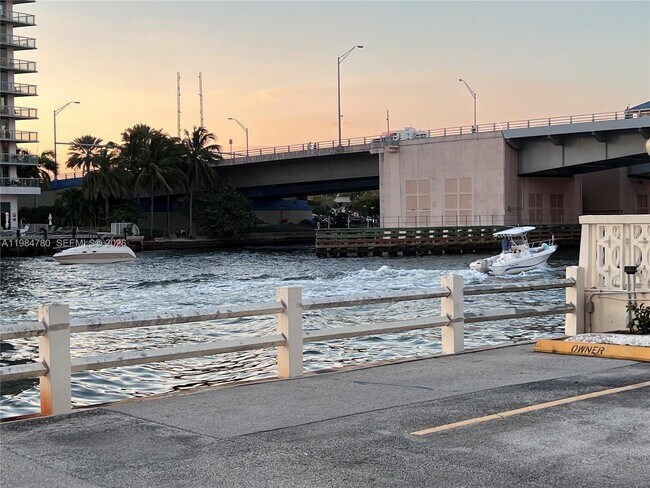 Building Photo - 1825 S Ocean Dr