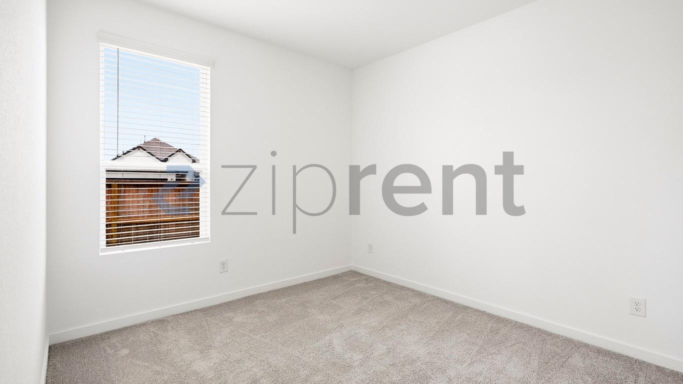 Building Photo - Unit