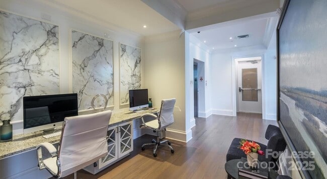 Building Photo - 10624 Parrish St