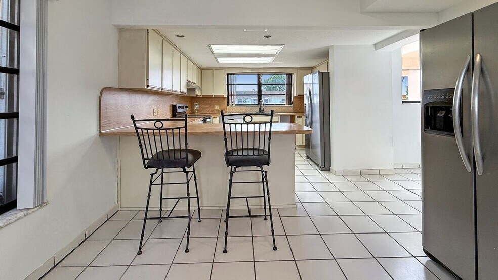 Building Photo - 8877 SW 36th St