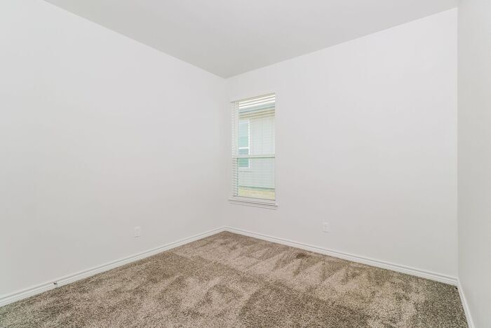 Building Photo - 2232 Hornbeam St