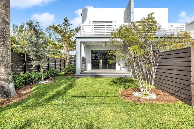 Building Photo - 808-810 SW 9th St