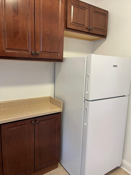 Building Photo - 1637 W Estes Ave