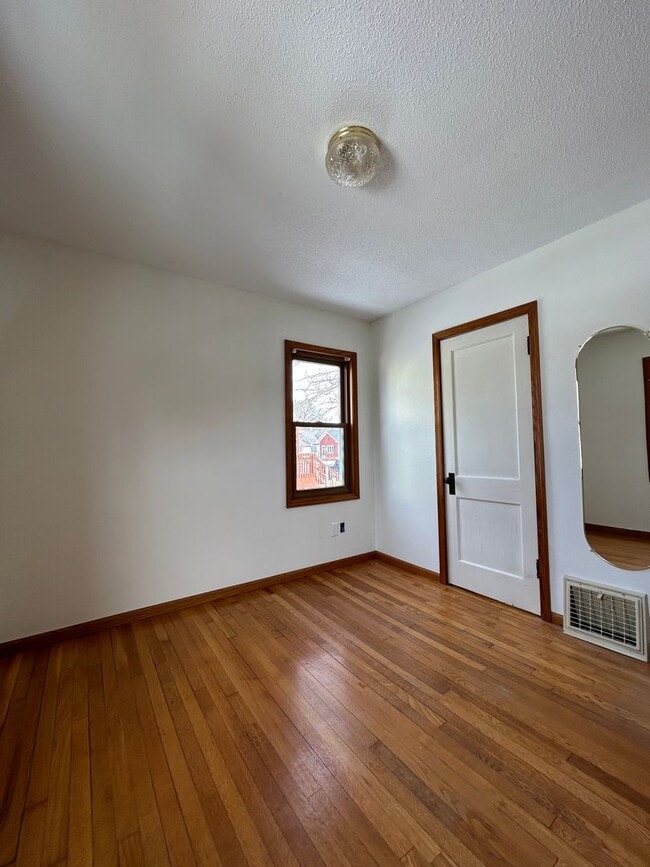 Building Photo - Beautiful 2 Bedroom 2 Bathroom House