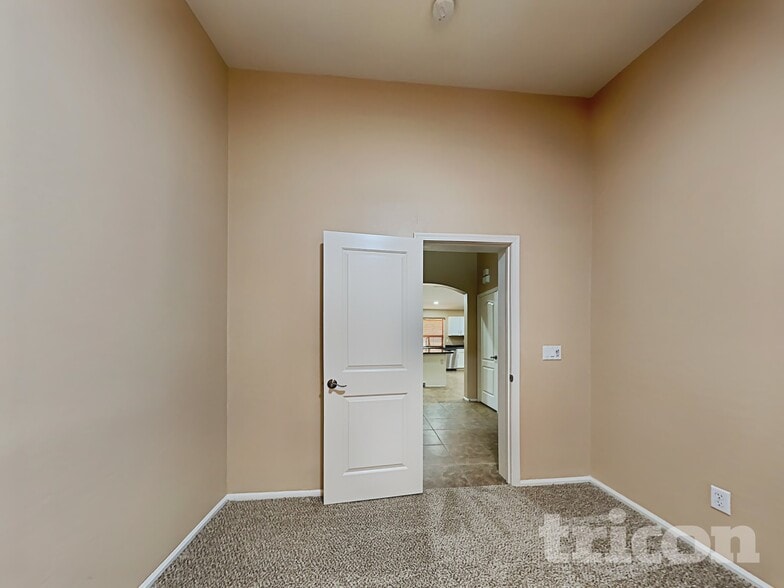 Building Photo - 2929 S 162nd Ln