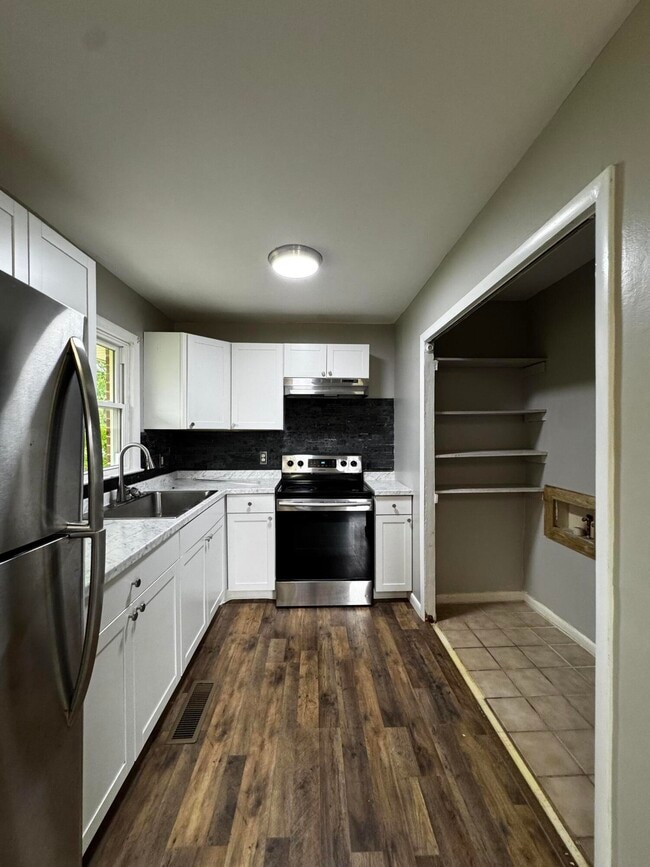 Building Photo - 136 Tartan Dr