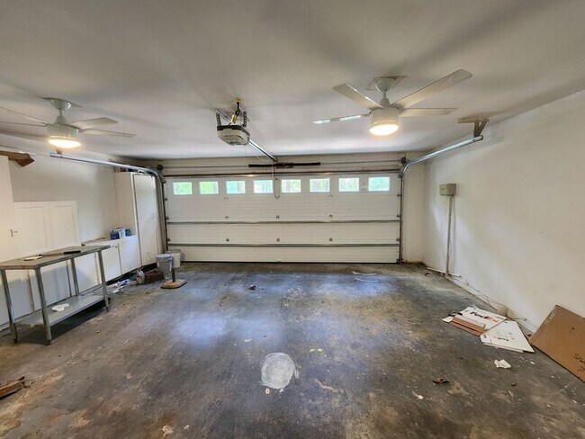 Building Photo - 7055 Riverside Dr