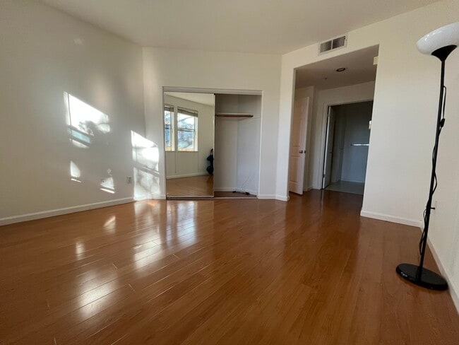Building Photo - 903 Sunrose Terrace