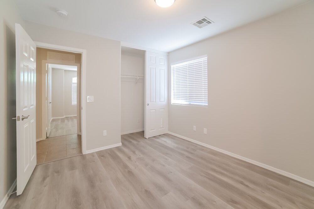 Building Photo - 12557 W Mandalay Ln