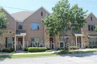 Building Photo - 532 S Greenville Ave