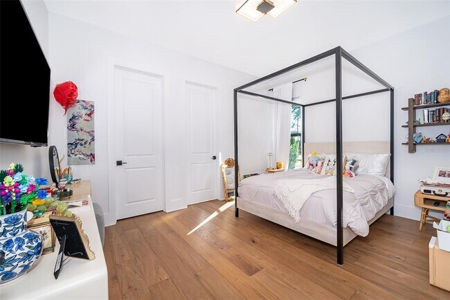 Building Photo - 15210 Pendio Dr