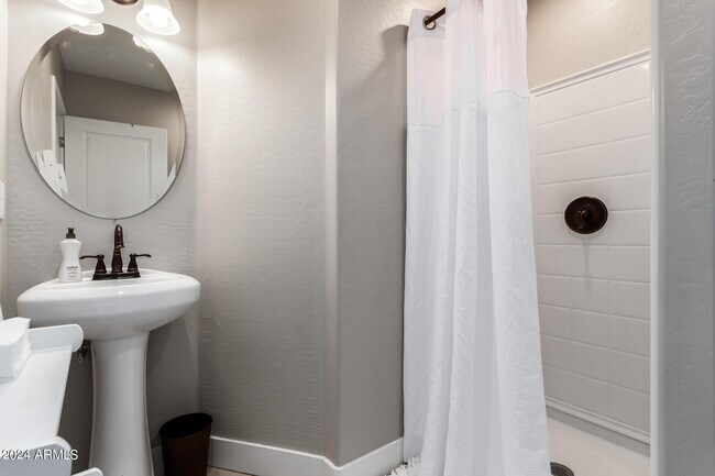 Building Photo - 2644 E Sylvia St