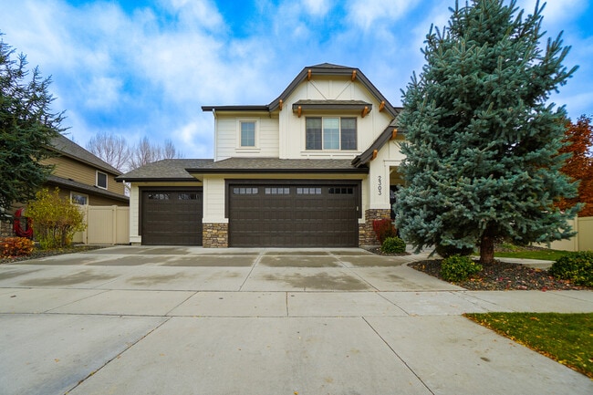 Primary Photo - 2303 E Fratello St