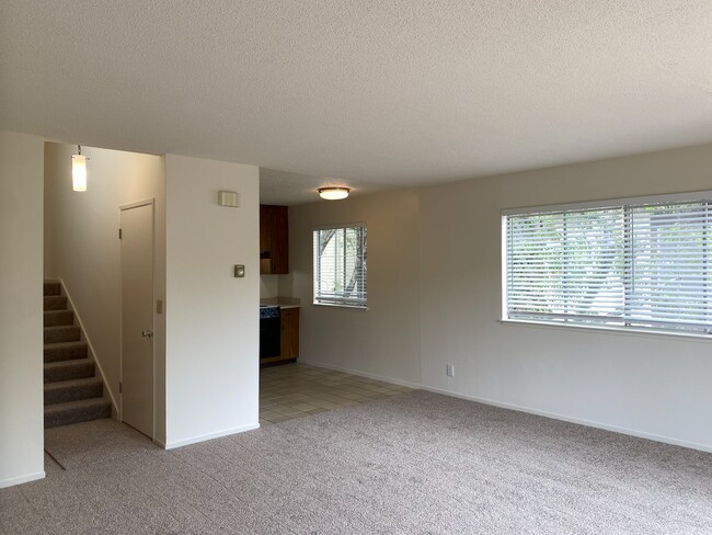 Building Photo - HUGE Charming 2BR/1BA Flat! Downtown! Laundry On-Site! Parking! -PROGRESSIVE
