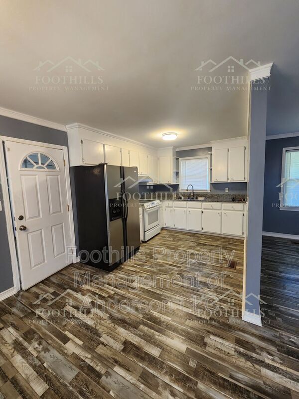 Building Photo - 211 Brady Cir