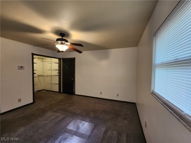 Building Photo - 3032 Englewood Dr