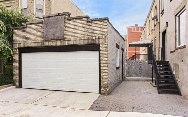 Building Photo - 450 Gregory Ave