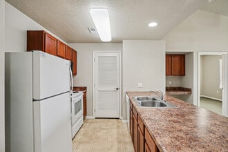 Building Photo - Silvercrest