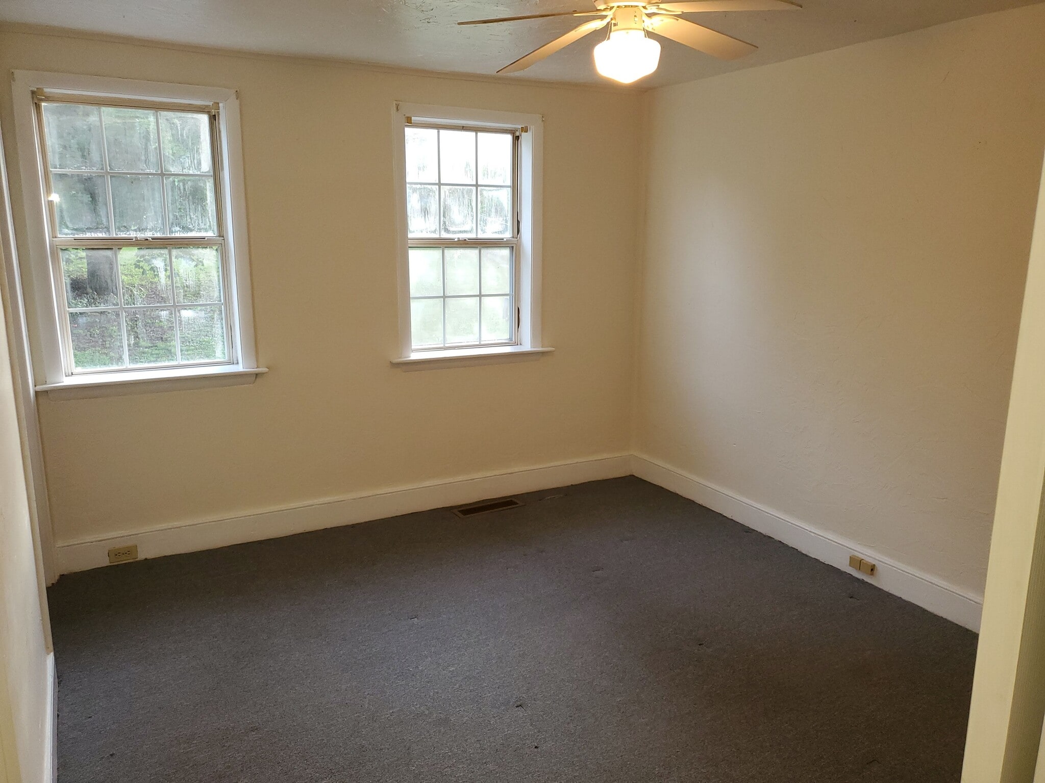 Building Photo - 24 N Kister St