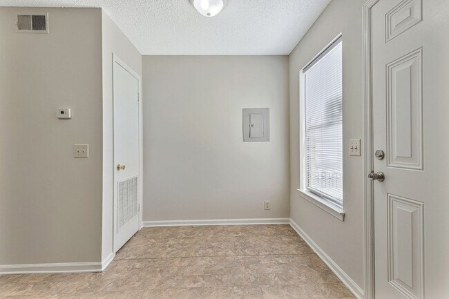 Building Photo - 3319A Felicia St