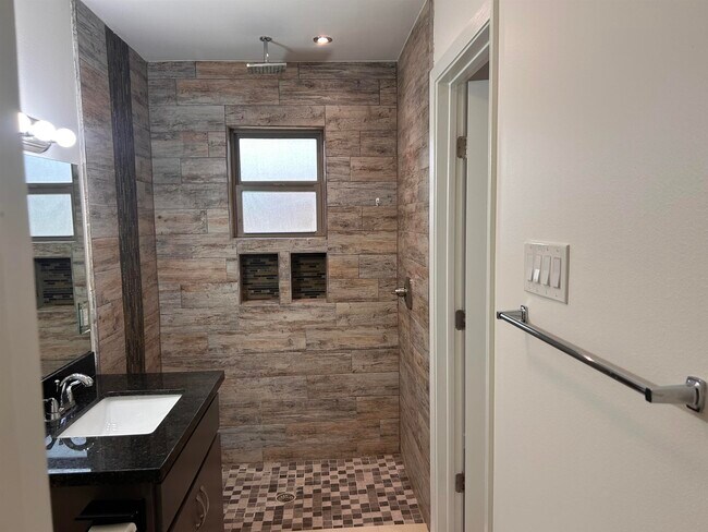 Building Photo - 1615 Dra Eve Perez Lane