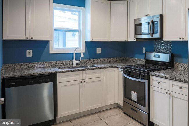 Building Photo - 4905 Ridge Ave