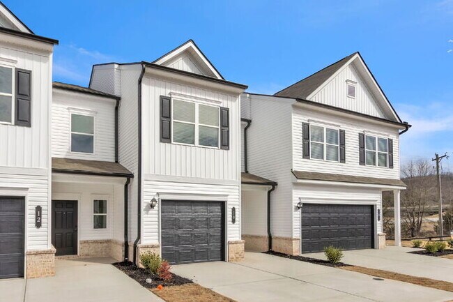 Building Photo - New Construction 3BR/2.5BA Townhome with Loft in Downtown Travelers Rest
