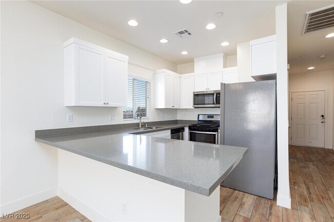 Building Photo - 1410 Pink Dawn Dr