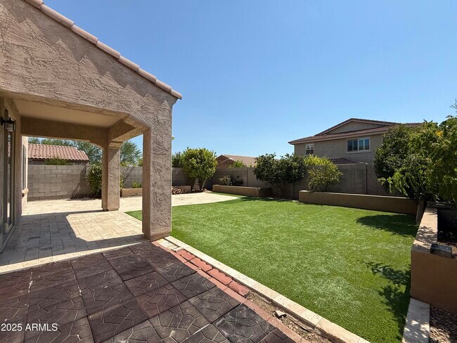 Building Photo - 1819 W Bonanza Dr
