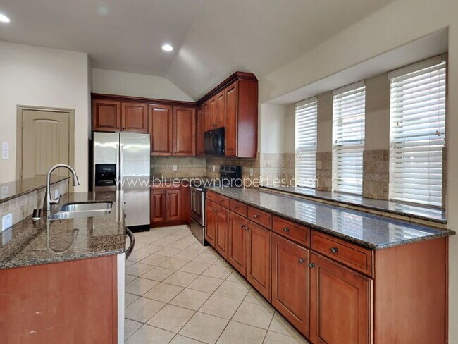 Building Photo - 2172 Liriope Ln