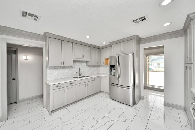 Building Photo - 4503 Hollybrook Ln