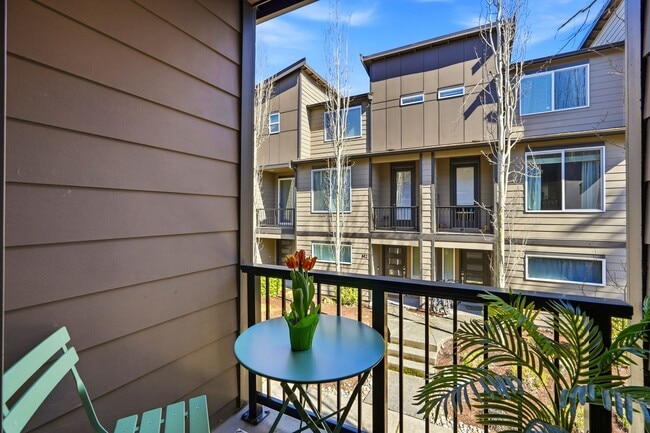 Building Photo - GORGEOUS Edmonds 2 Bedroom Primary Suites - Plus Flex Space