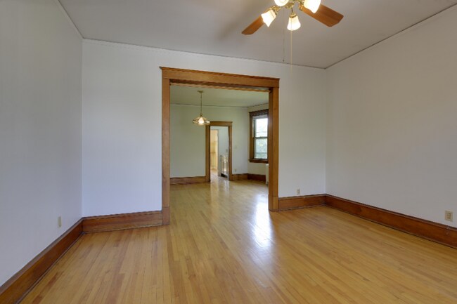 Building Photo - 569 Ottawa Ave