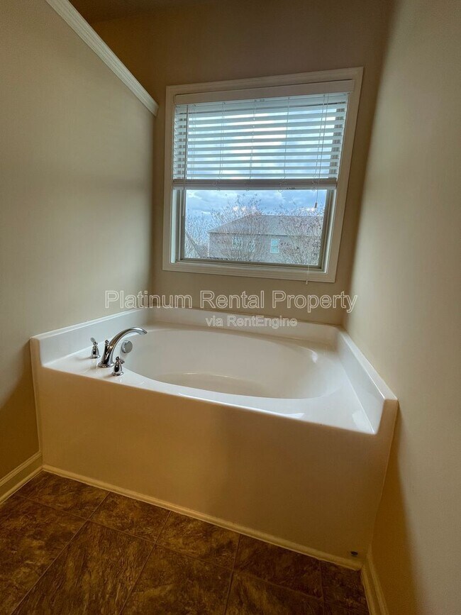 Building Photo - 5755 Rialto Way