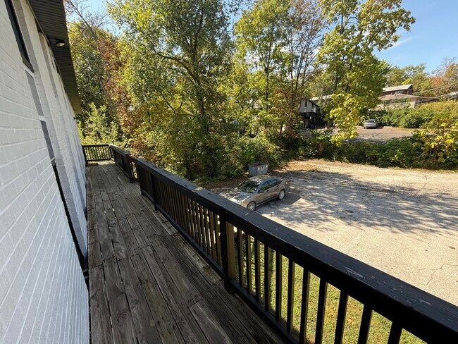 Building Photo - 213 N Ann St