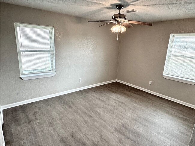 Building Photo - 6321 Apache Dr