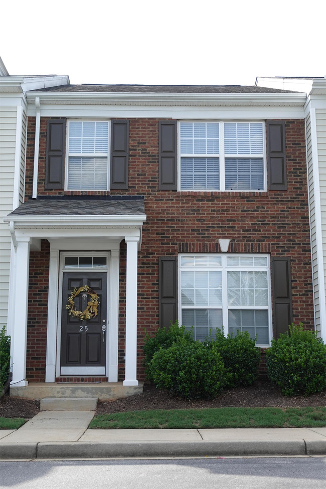 Building Photo - 25 Stratus Ct