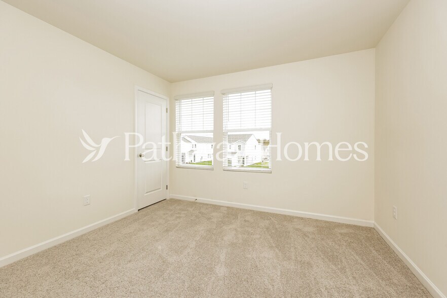 Building Photo - 1069 Large Poppy Dr