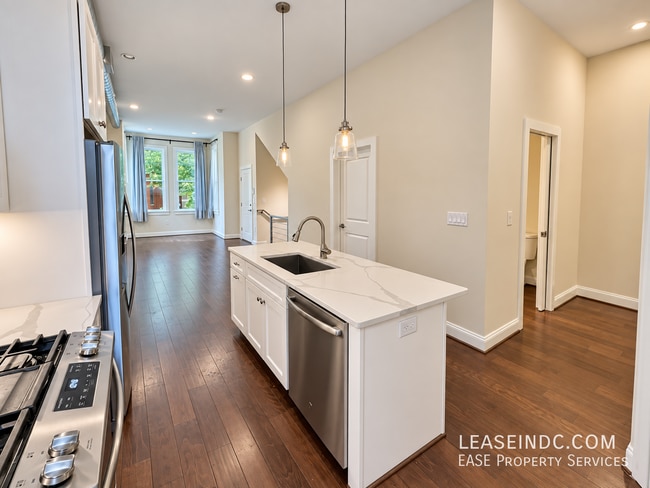 Building Photo - 919 O St NW