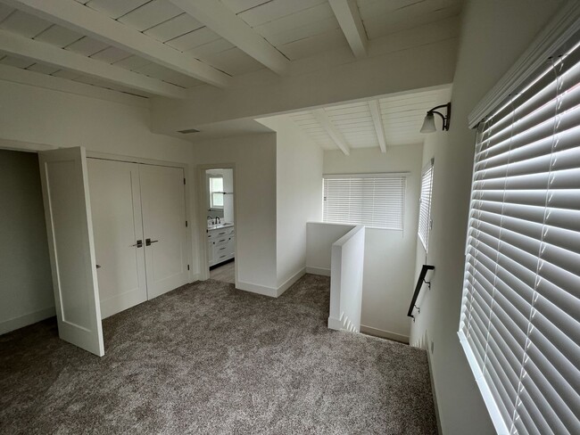Building Photo - Pierpont Beach House for Lease!