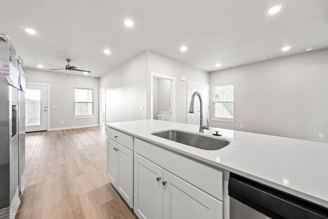 Building Photo - 1801 SW Poigai Wy