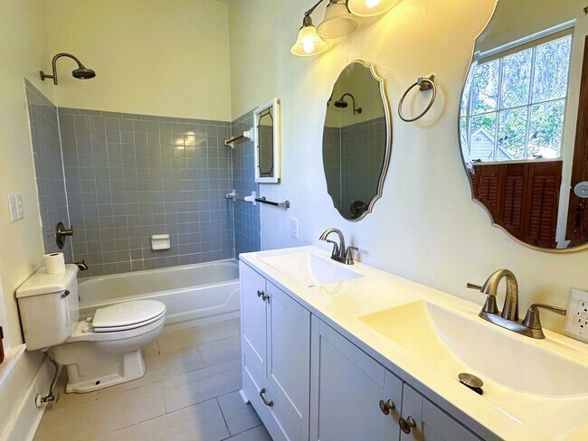 Building Photo - Historic Beauty in the Heart of Downtown Fernandina!