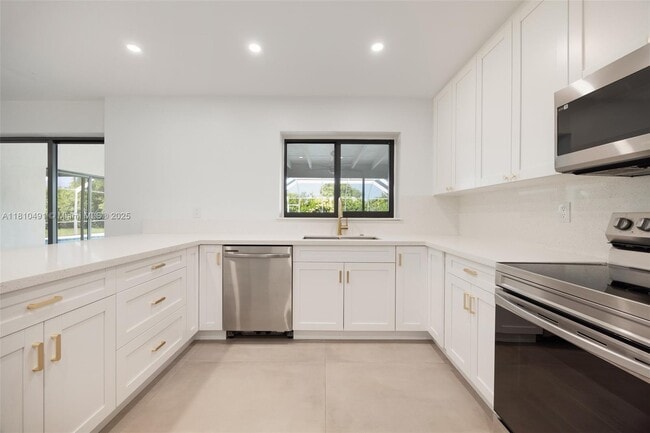 Building Photo - 8401 SW 142nd St
