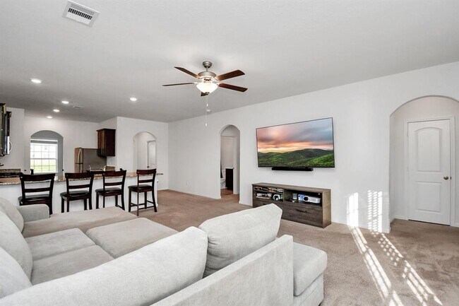 Building Photo - 424 Maple Fawn Dr
