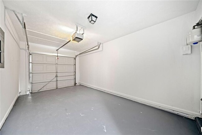 Building Photo - 900 Melrose Park Pl
